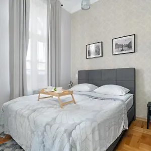 Przytulne Studia Very Berry W Poznaniu Blisko Parku By Renters Poznan